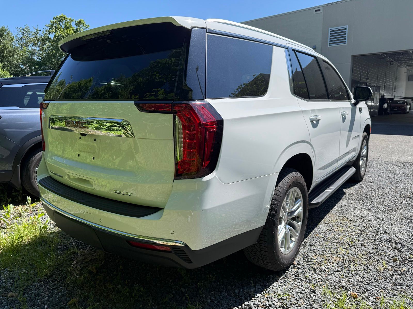 Used 2023 White GMC SLT image 5