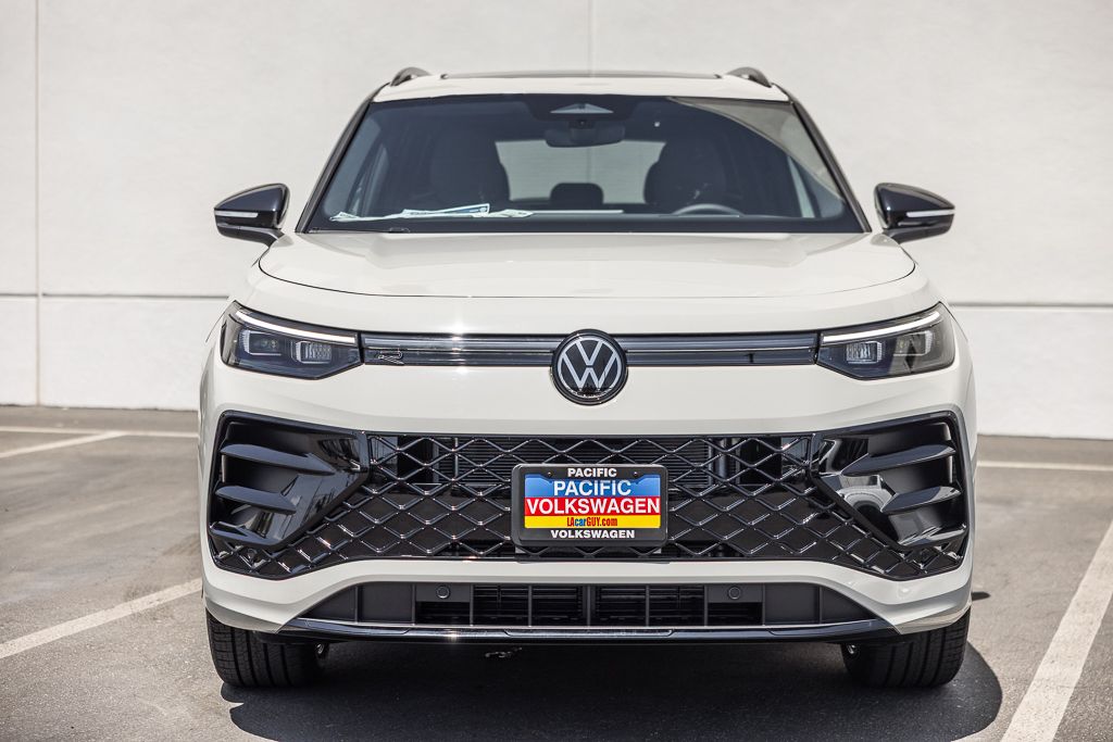 2026 Volkswagen Tiguan 2.0T SE R-Line Black's photo