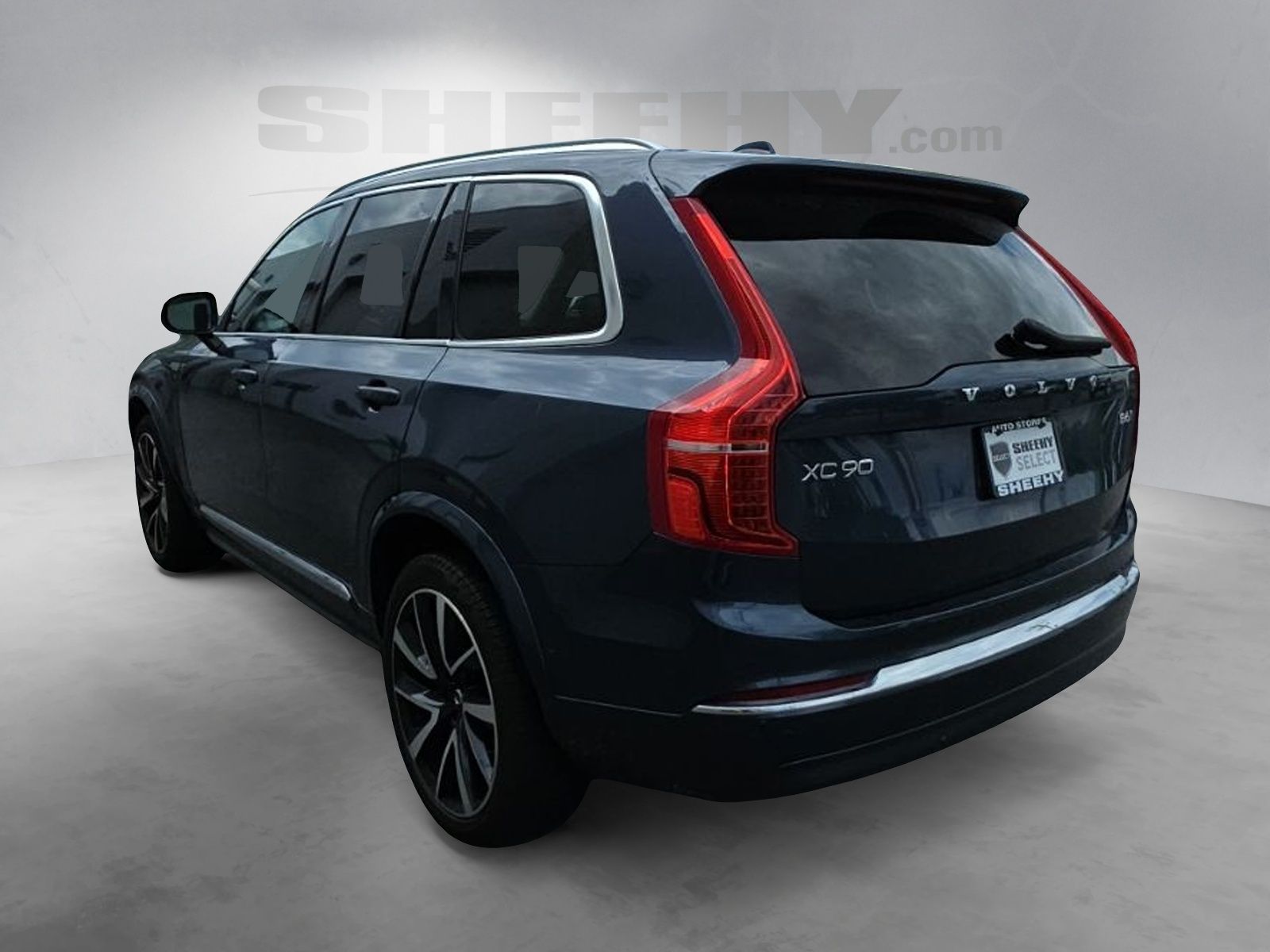 Used 2024  Volvo B6 Plus Bright Theme image 14