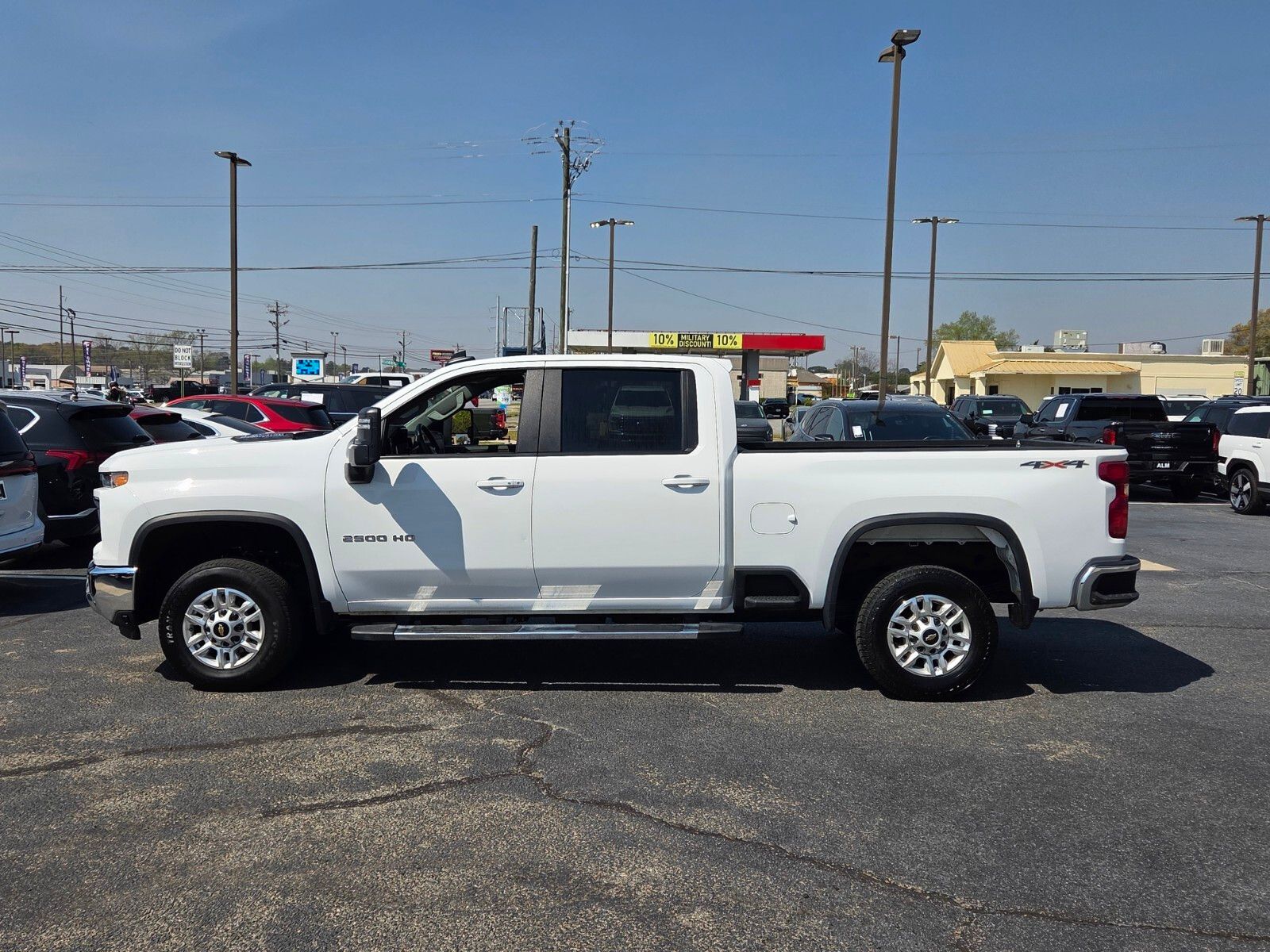 Used 2025 White Chevrolet LT image 4