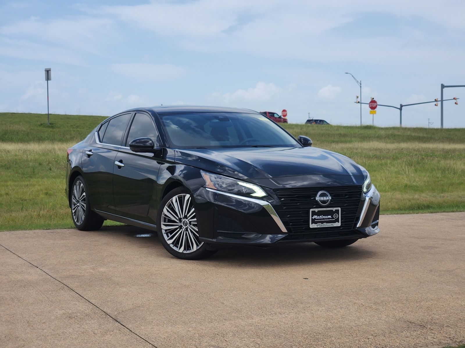 Super Black Clearcoat 2025 Nissan Altima Sedan Front-Wheel Drive Continuously Variable Transmission