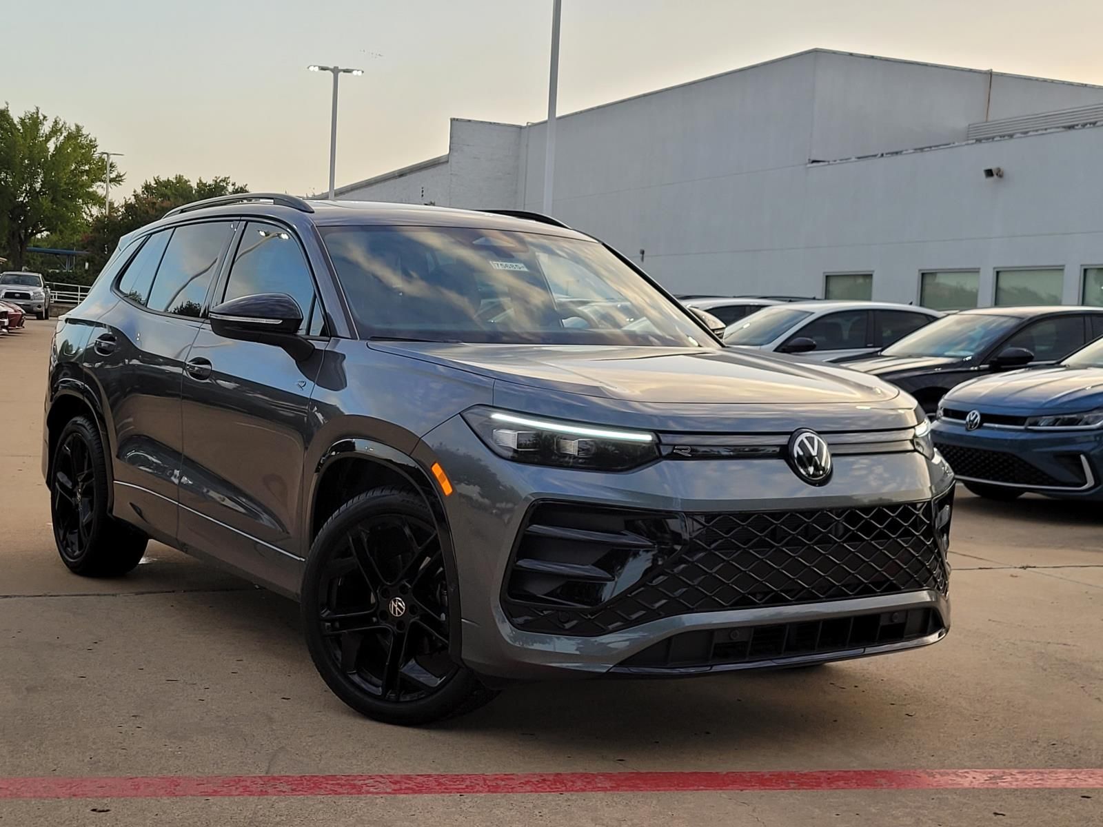 2026 Volkswagen Tiguan 2.0T SE R-Line Black
