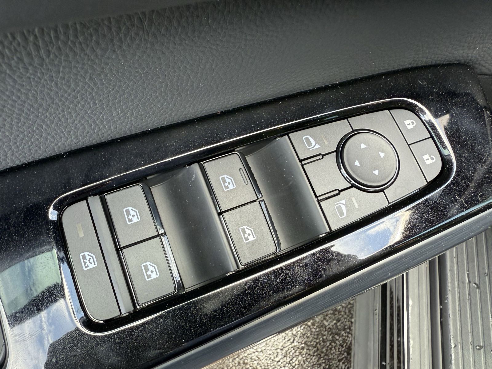 2025 Nissan Pathfinder SL photo 15