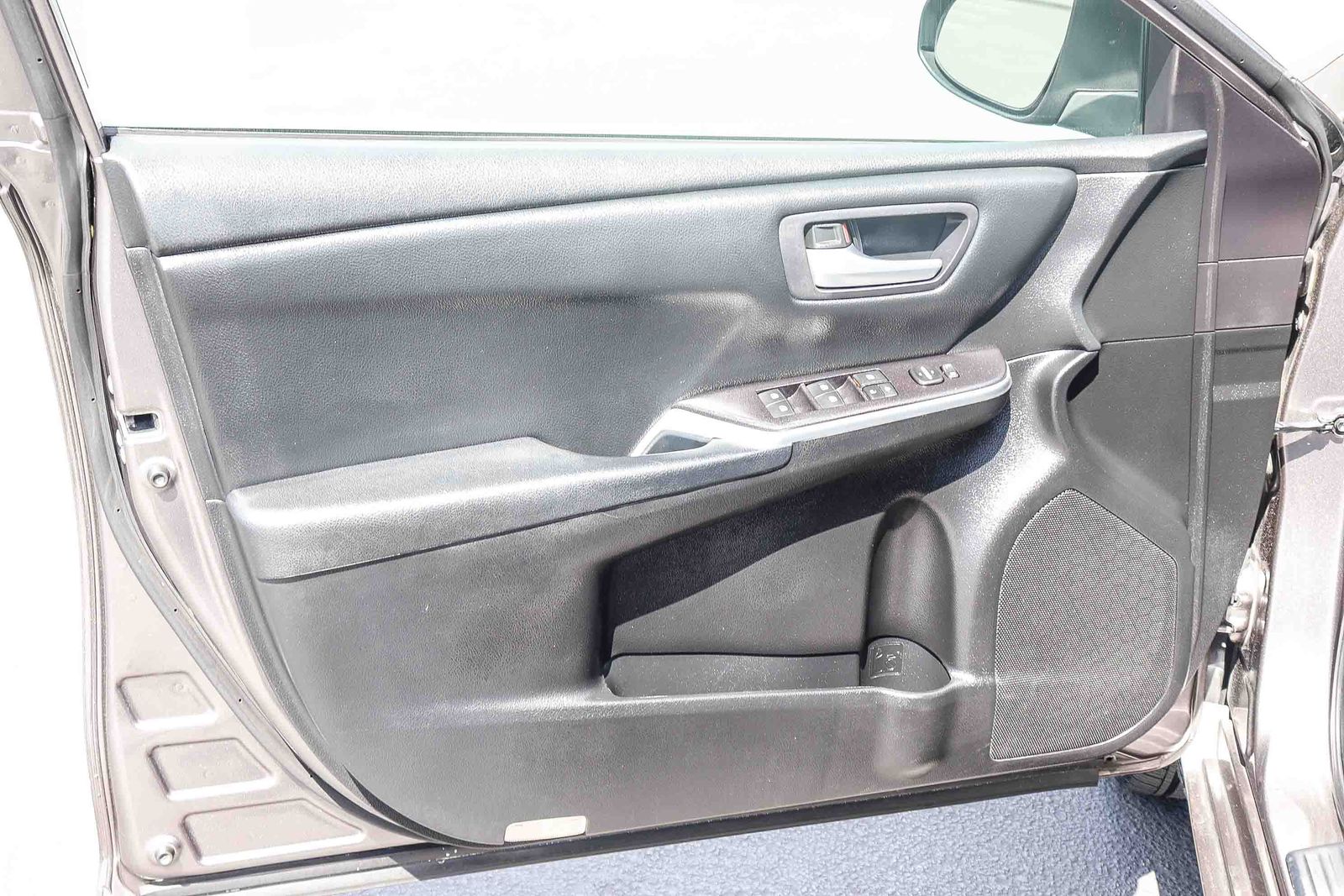 Used 2015 Gray Toyota SE image 23