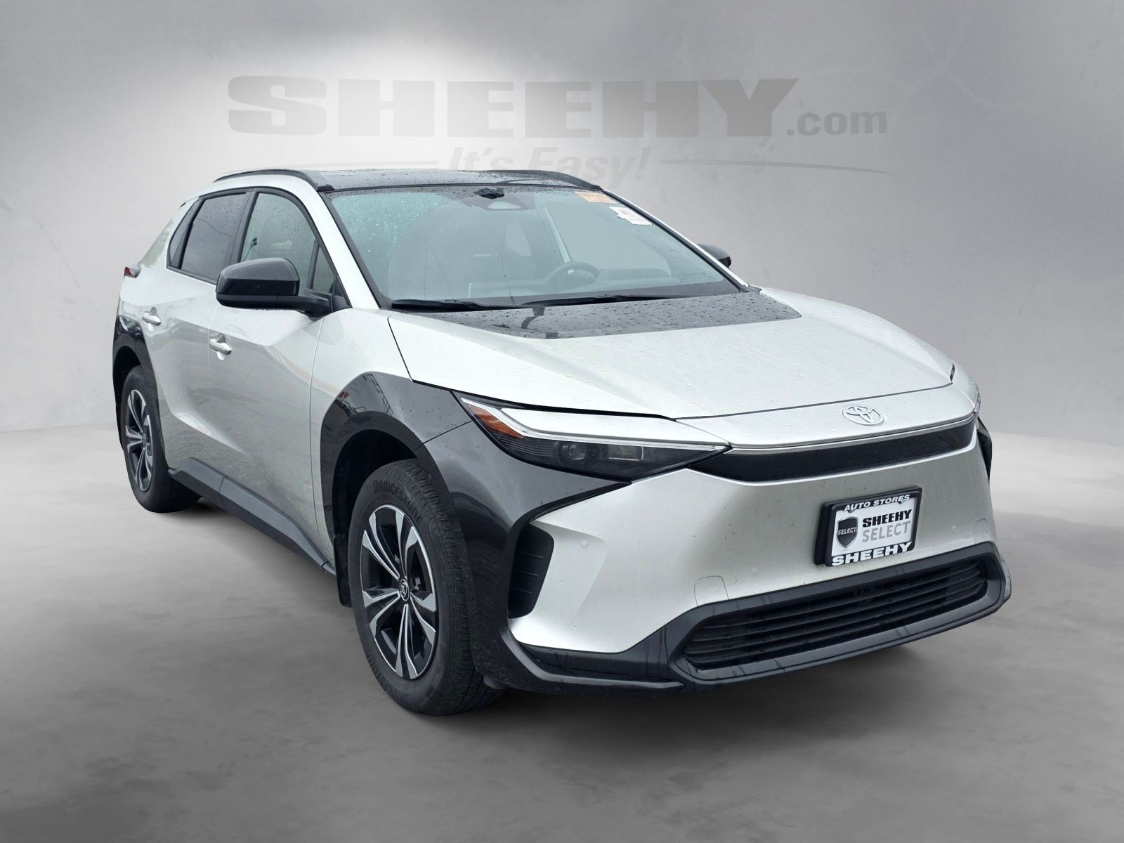 Used 2025 Silver Toyota XLE image 2