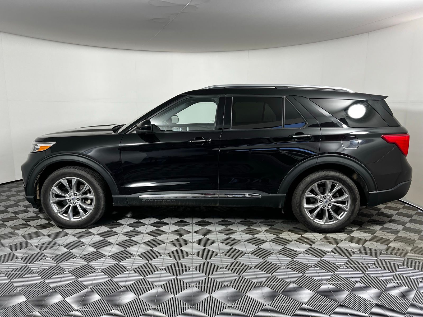 Thumbnail: 2022 Ford Explorer - 8