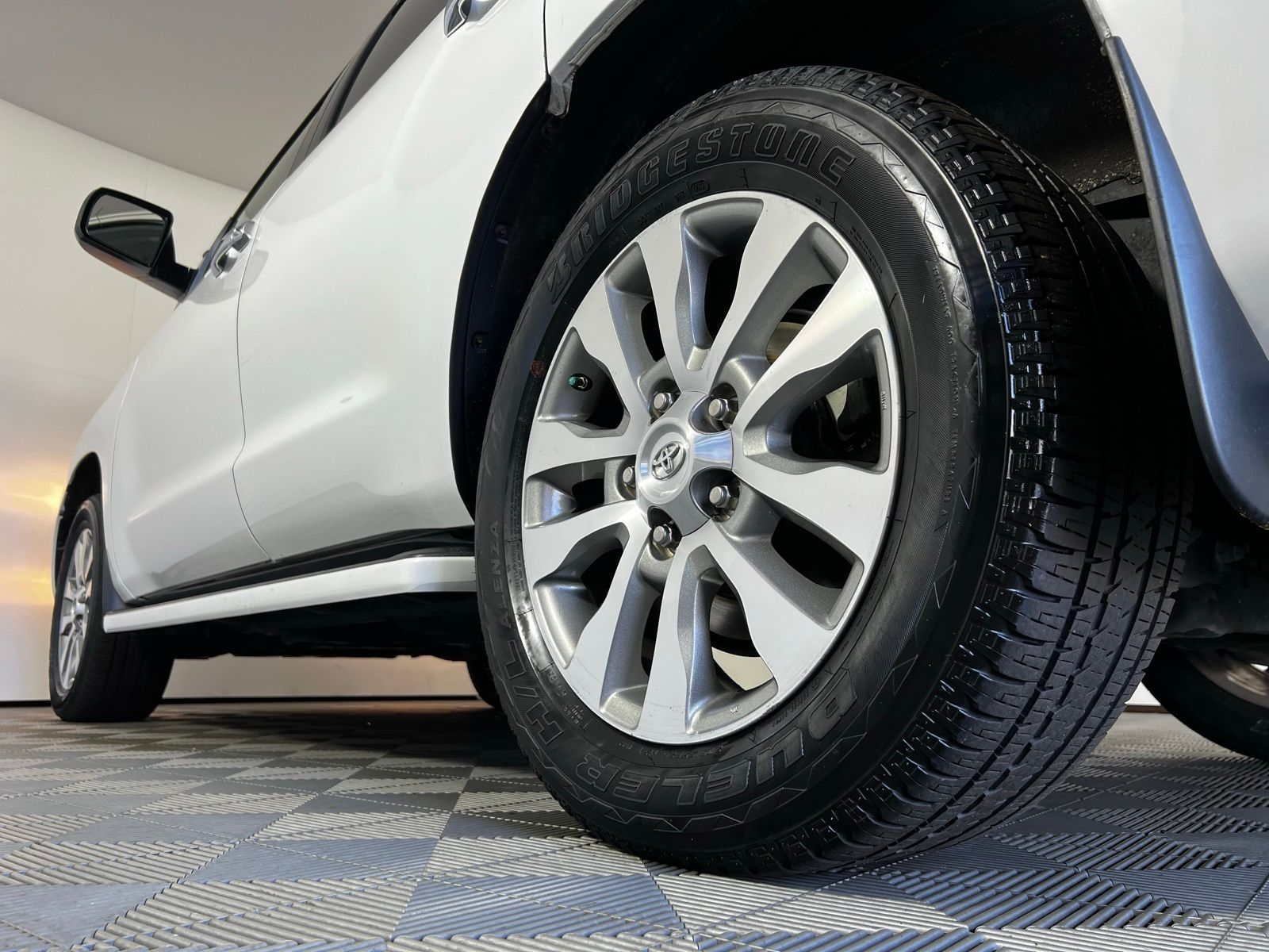 Thumbnail: 2015 Toyota Sequoia - 31