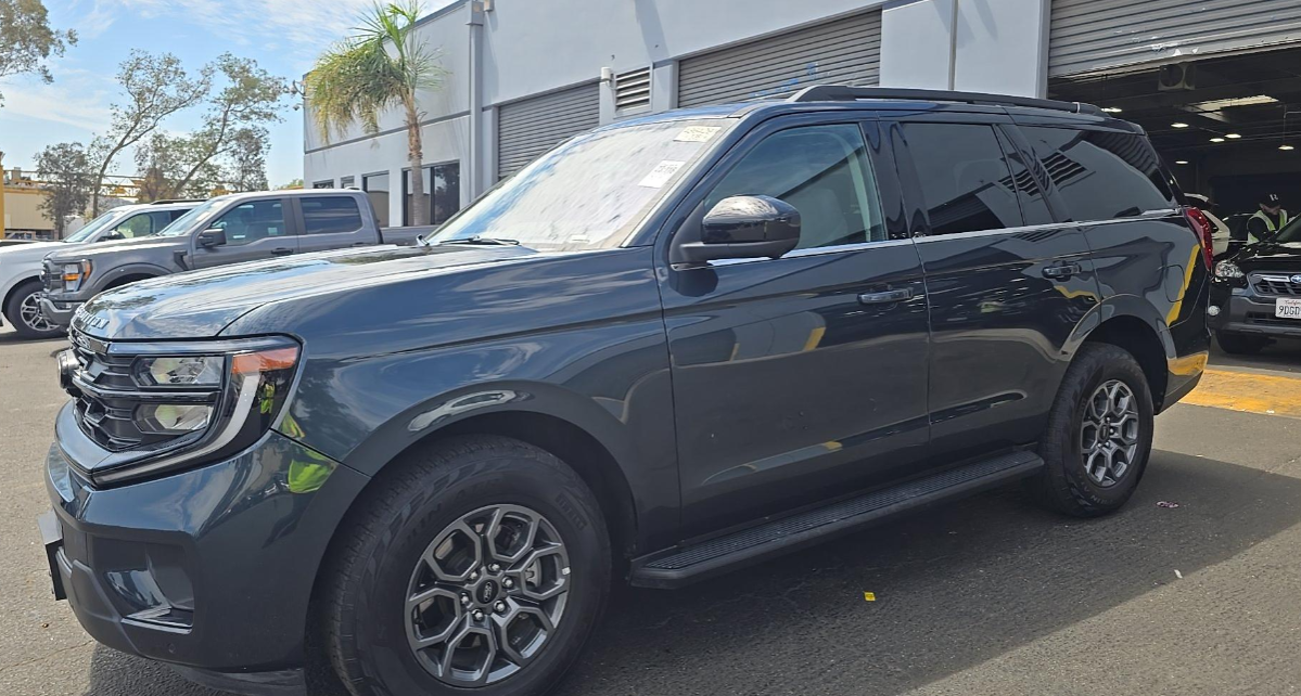 Blue Metallic 2025 Ford Expedition SUV / Crossover Four-Wheel Drive Automatic