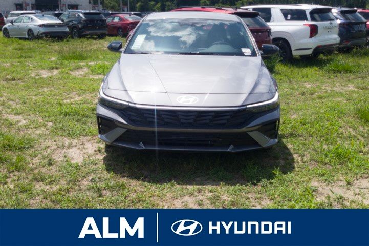 2025 Hyundai Elantra SEL Sport photo 2