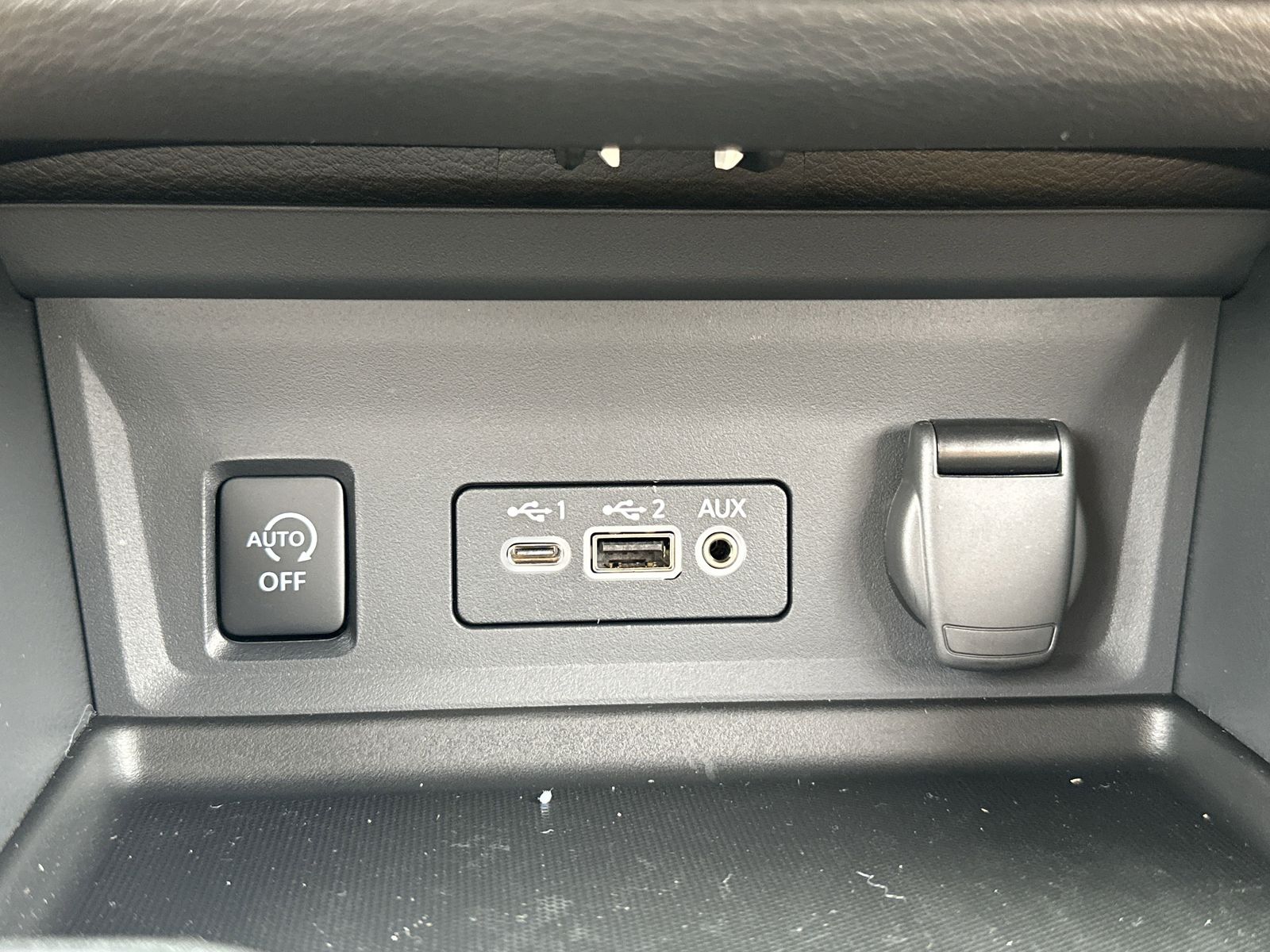 2025 Nissan Sentra SV photo 9