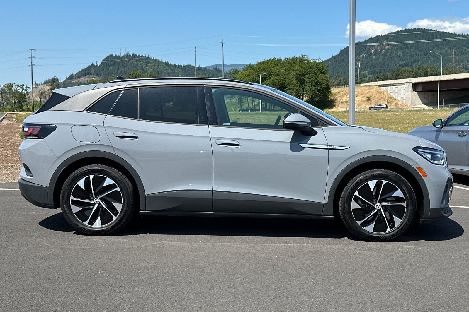 Used 2022 Volkswagen ID.4 PRO S with VIN WVGTMPE29NP074113 for sale in Eugene, OR