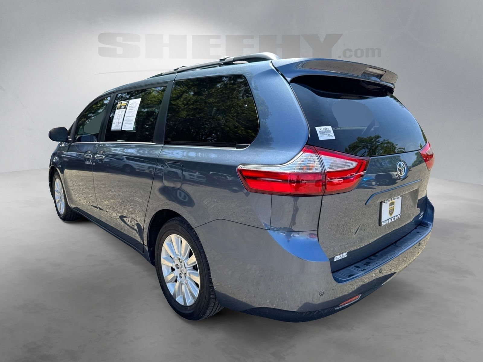 Used 2015 Shoreline Mist Toyota XLE Premium image 13