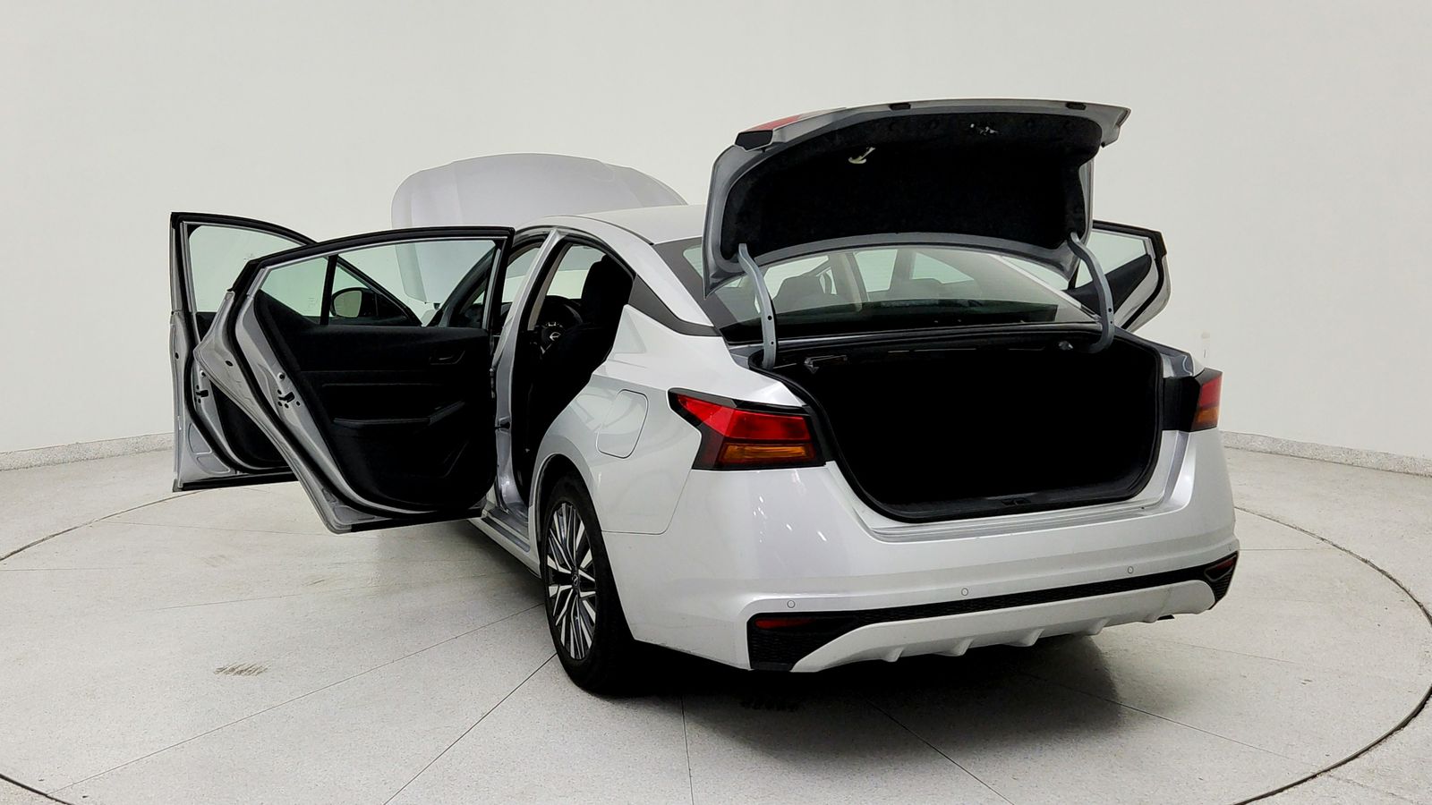 Used 2024 Silver Nissan 2.5 SV image 13