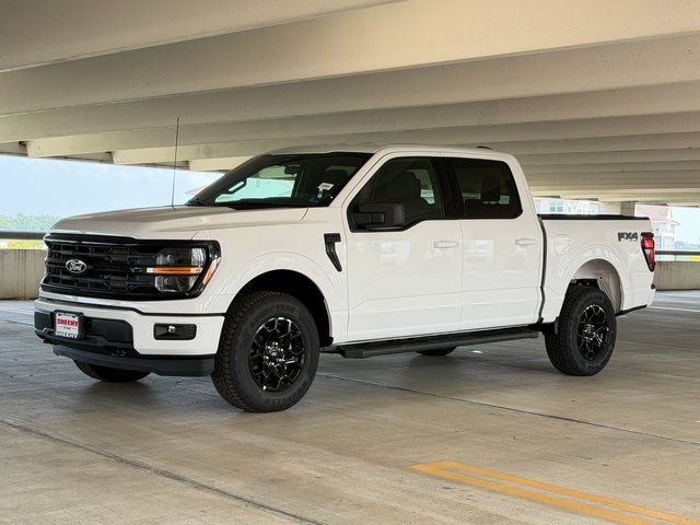 New 2026 Oxford White Ford XLT image 2