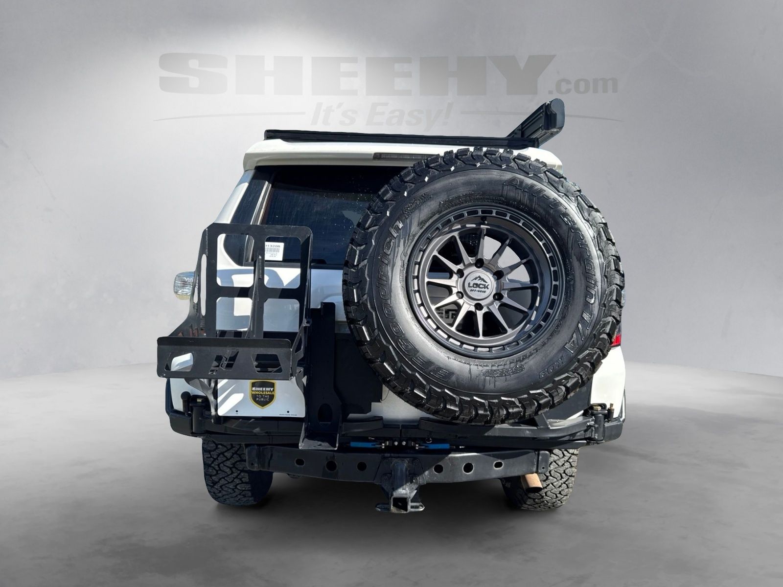 Used 2018 Super White Toyota SR5 image 13