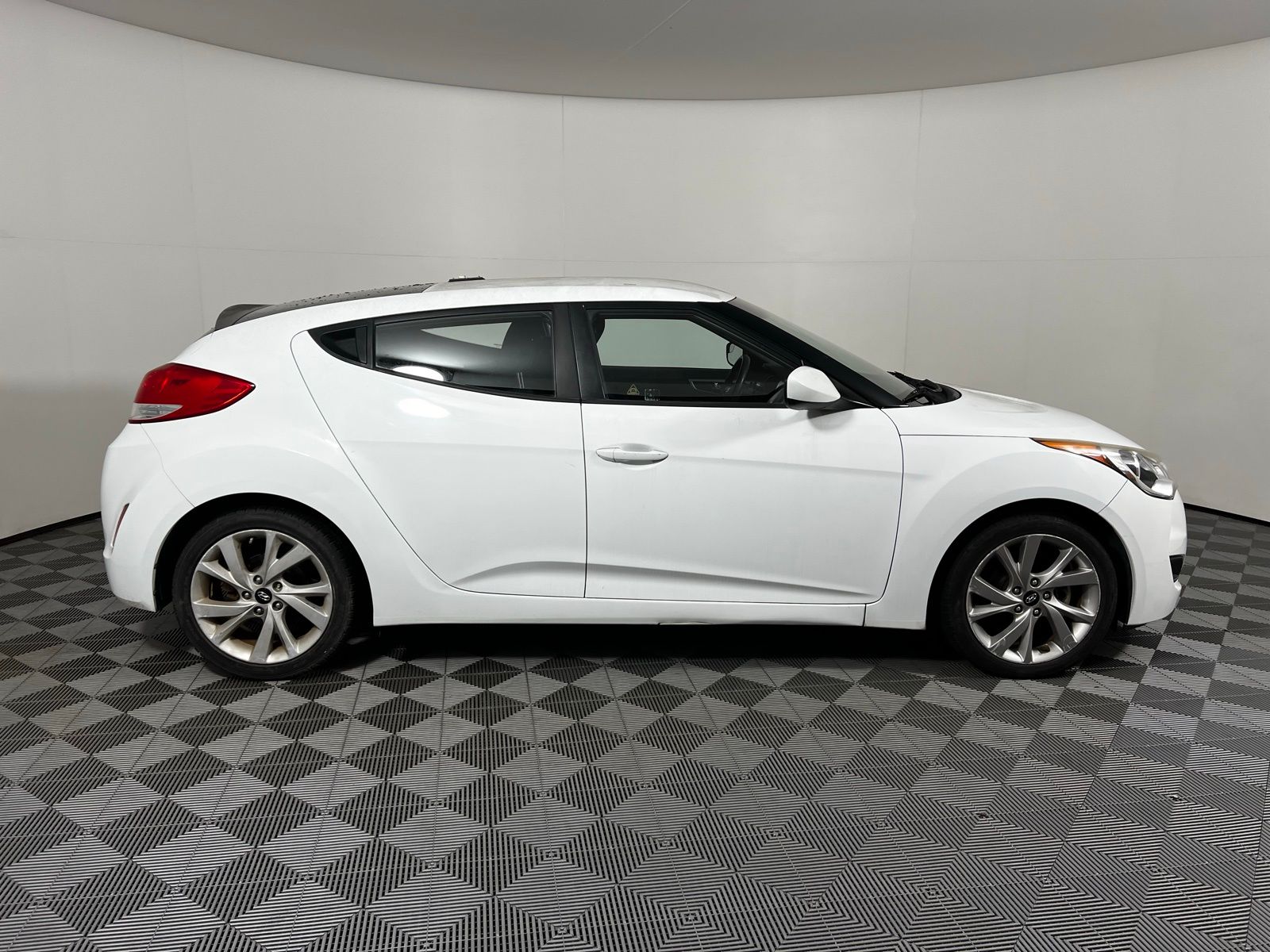 Thumbnail: 2016 Hyundai Veloster - 4
