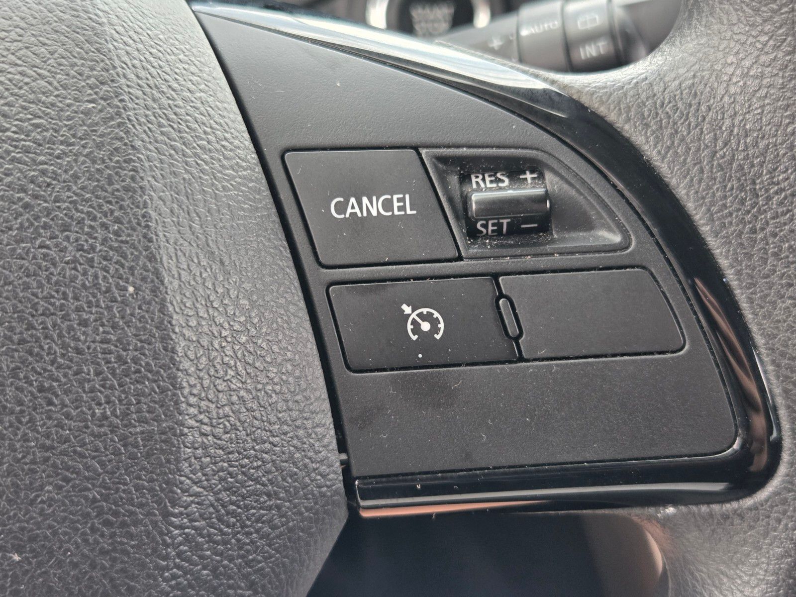 Used 2024 Silver Mitsubishi LE image 23