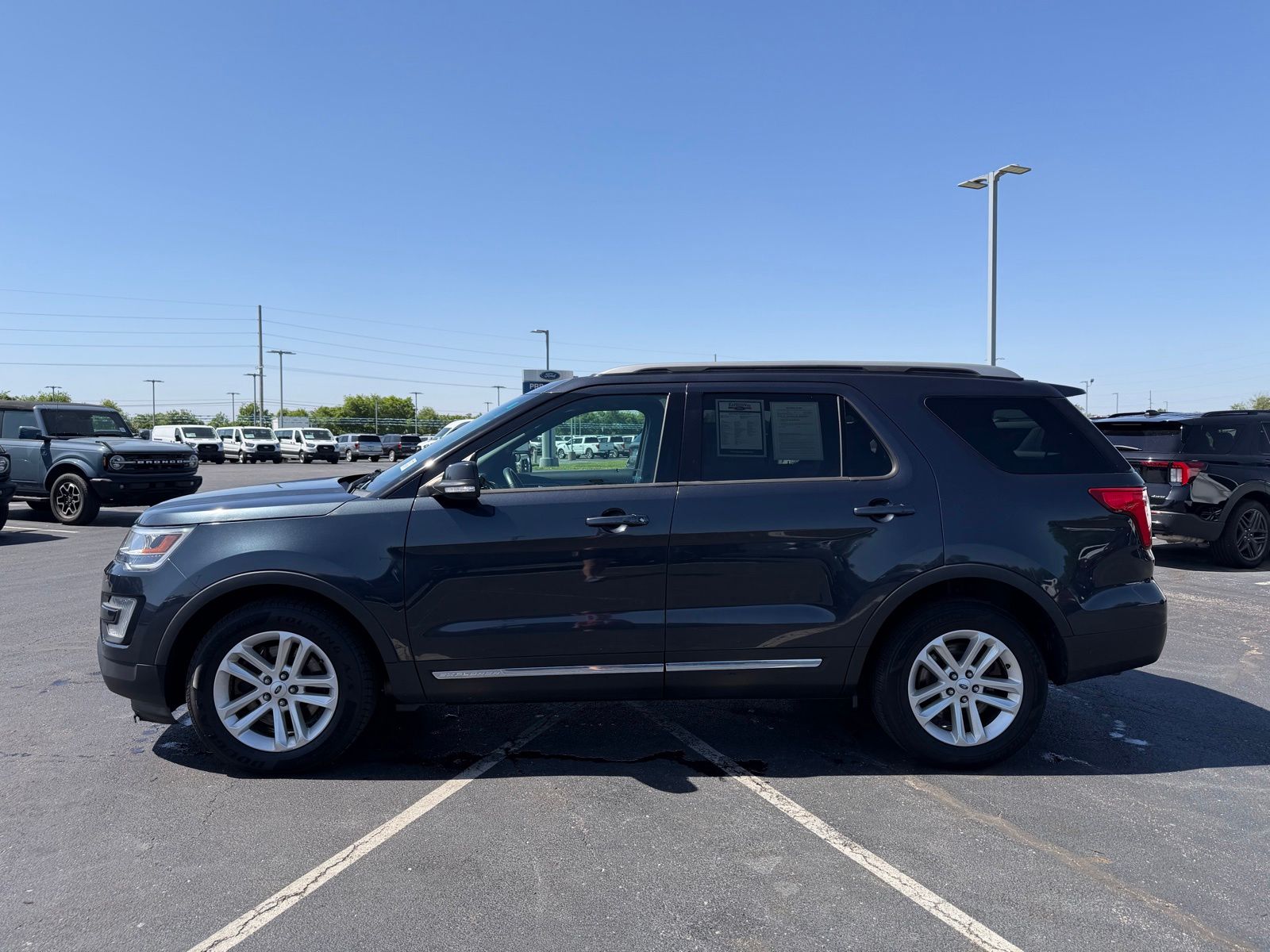 2017 Ford Explorer image 9