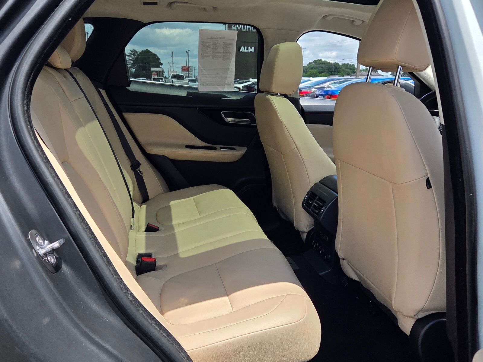 Used 2019  Jaguar 25t image 17