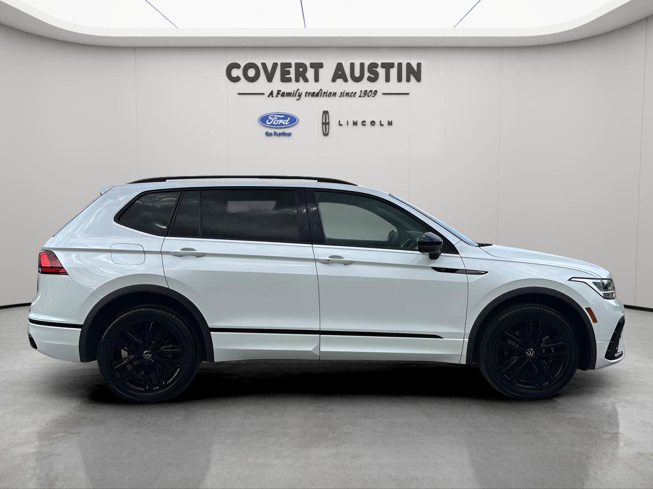 Used Car 2022 Volkswagen Tiguan  2.0t Se R-line Black For Sale In Austin, Texas