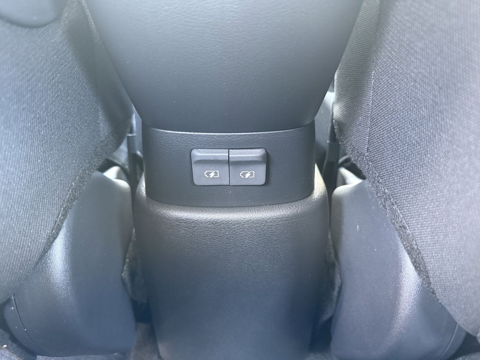 2025 Nissan Kicks Play S photo 17