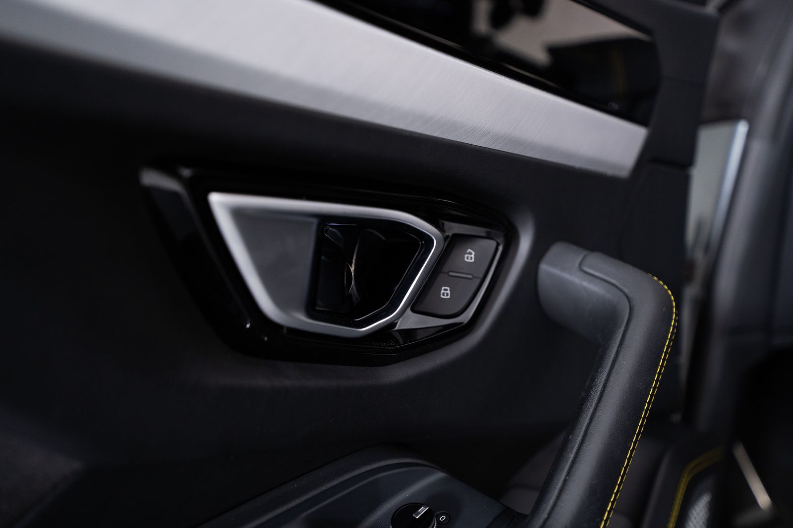 2020 Lamborghini Urus — full photo 17 of 53