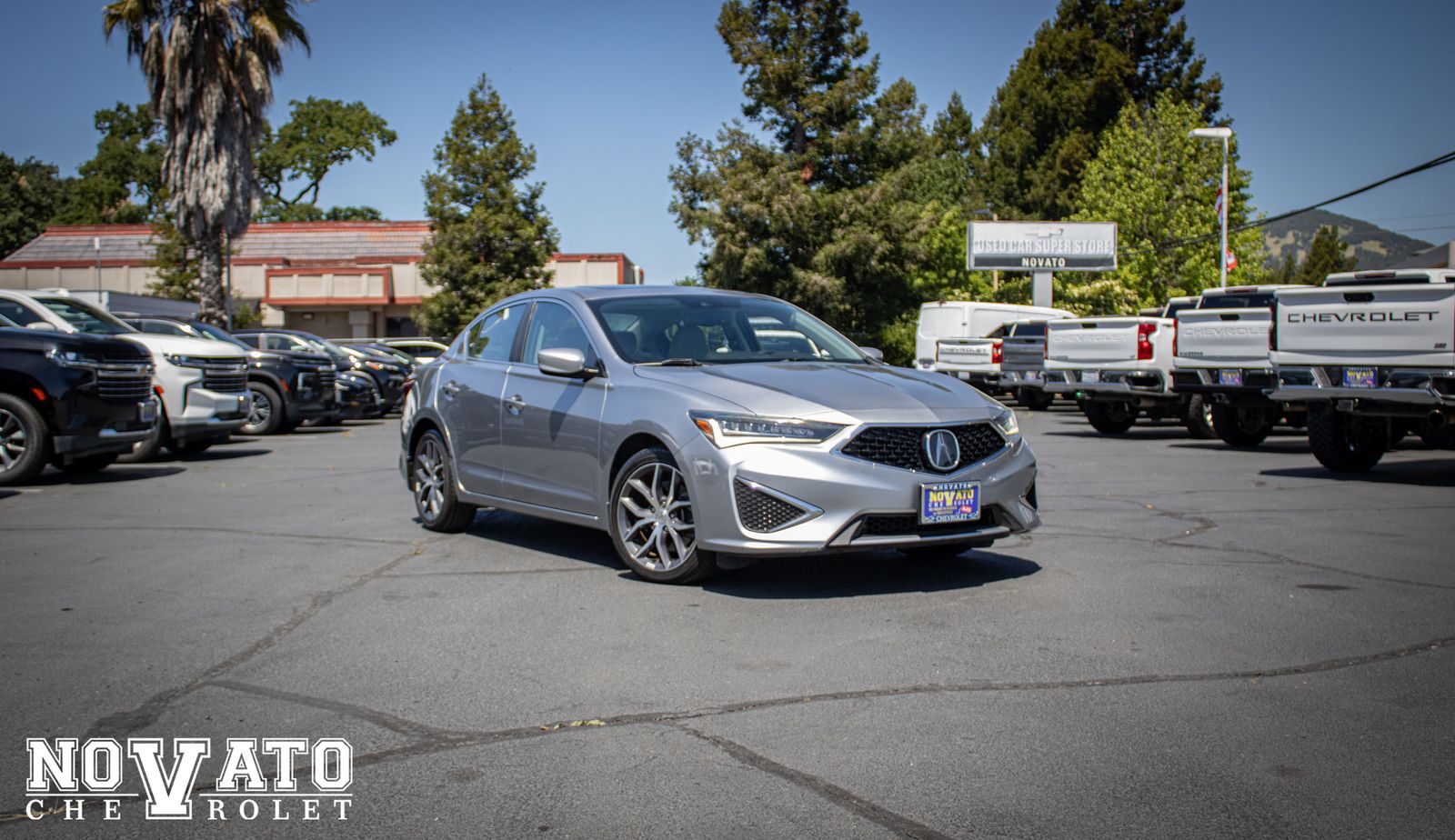 Silver 2019 Acura ILX FWD with Technology Package Sedan Front-Wheel Drive 8-Speed Dual Clutch