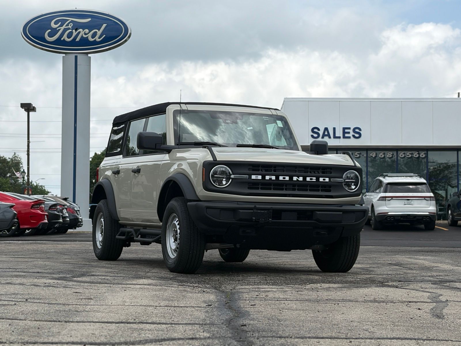 2025 Ford Bronco Base 4x4's photo