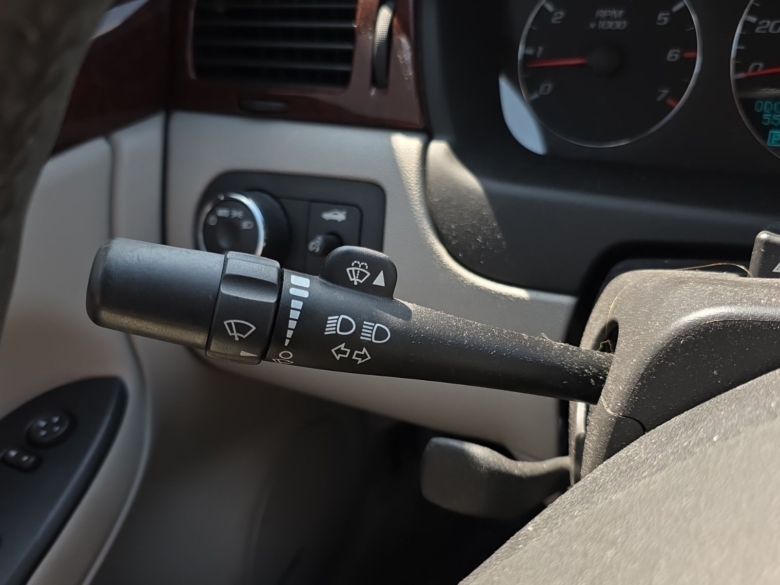 Used 2009 Gray Chevrolet LT image 28