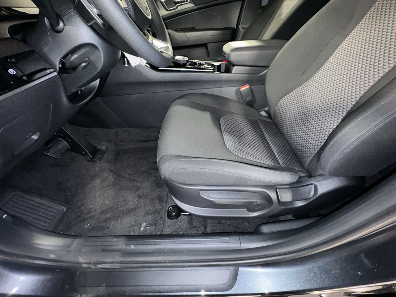 2024 Kia Sportage Hybrid LX photo 16