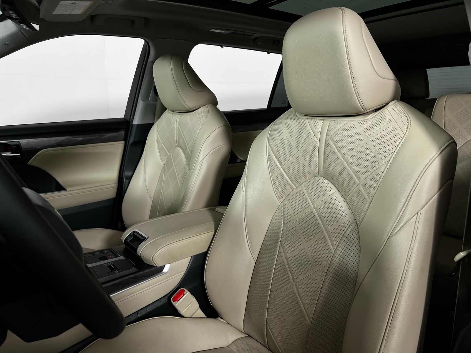 Thumbnail: 2024 Toyota Highlander - 13