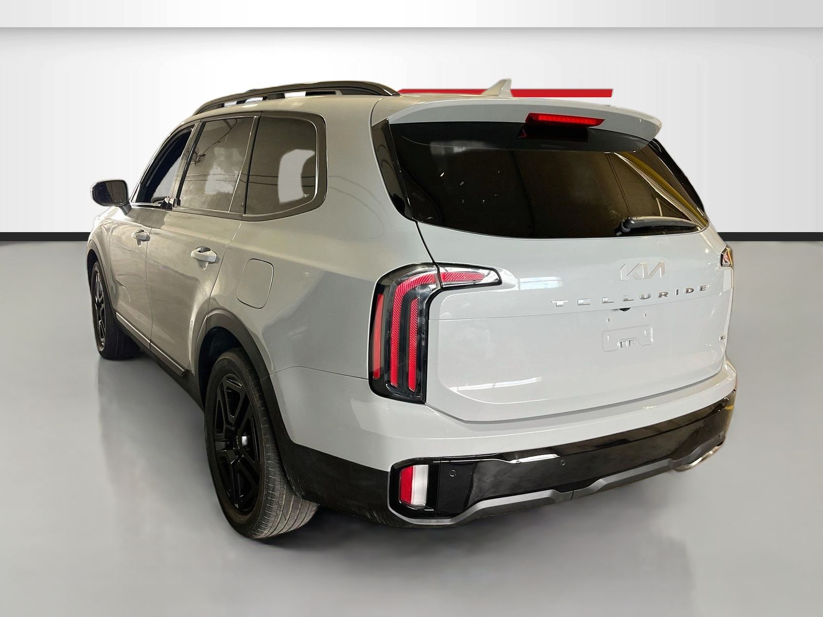 Used 2024 Gray Kia EX X-Line image 5