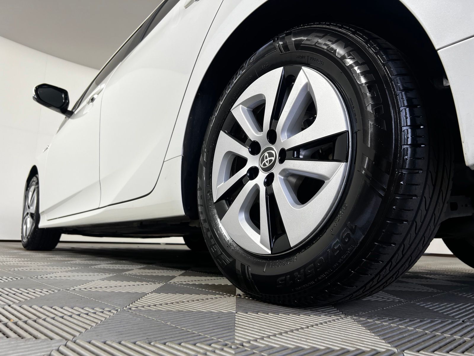 Thumbnail: 2018 Toyota Prius - 26