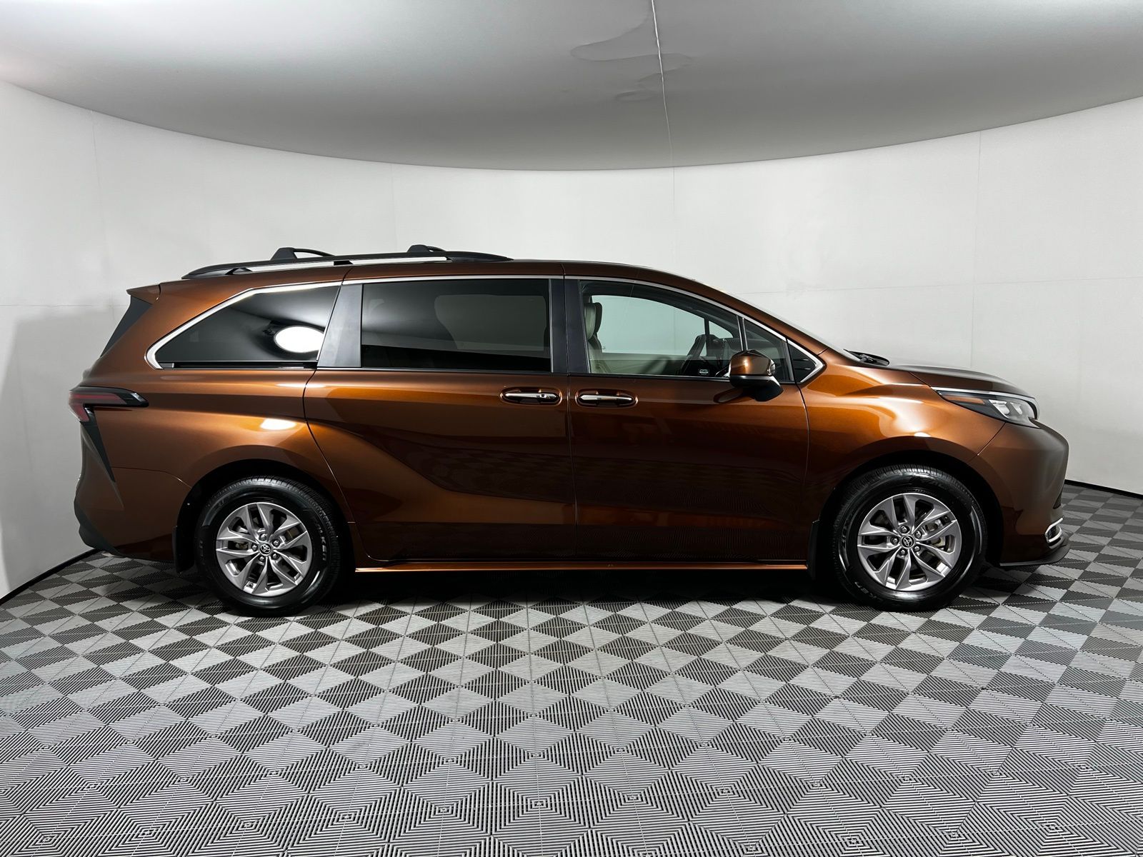 Thumbnail: 2024 Toyota Sienna - 4