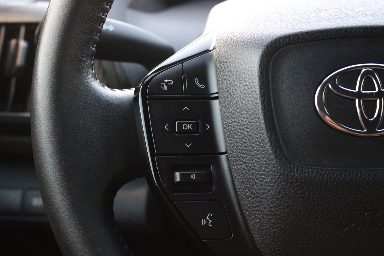 Used 2023 Beige Toyota XLE image 26