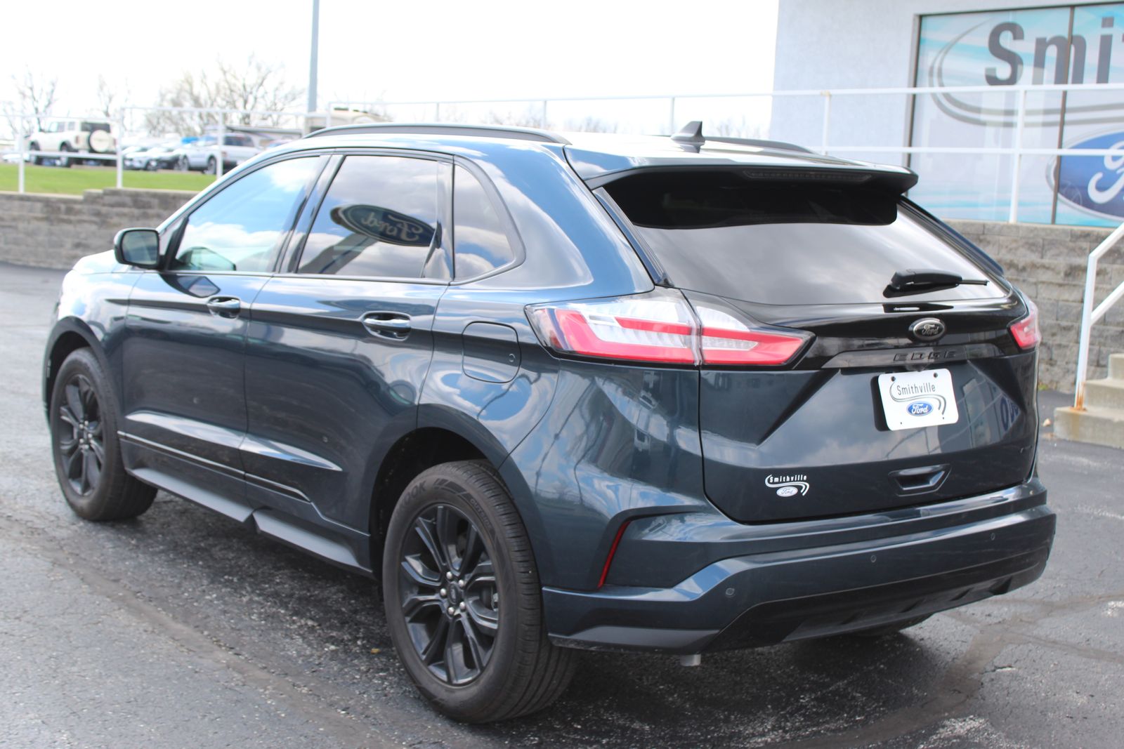 View vehicle photo 4