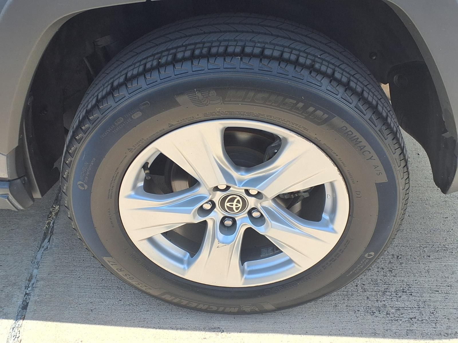 2021 Toyota RAV4 XLE - 9