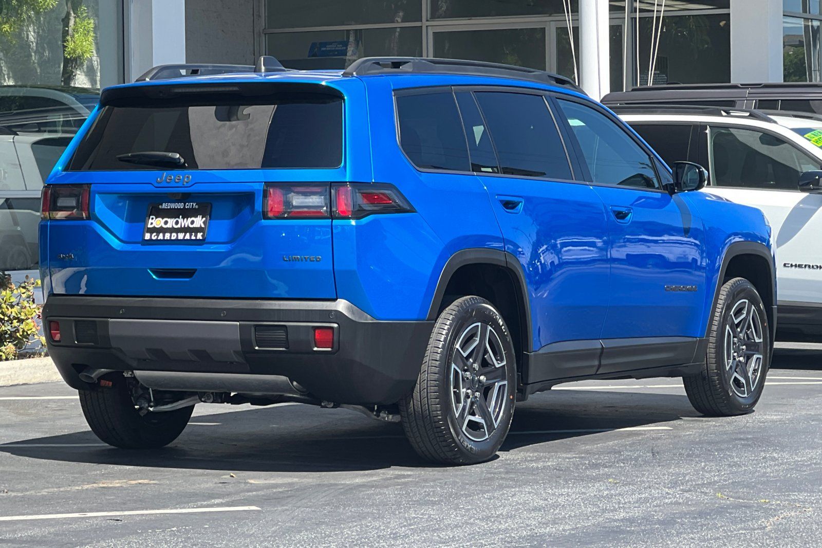 View vehicle photo 4