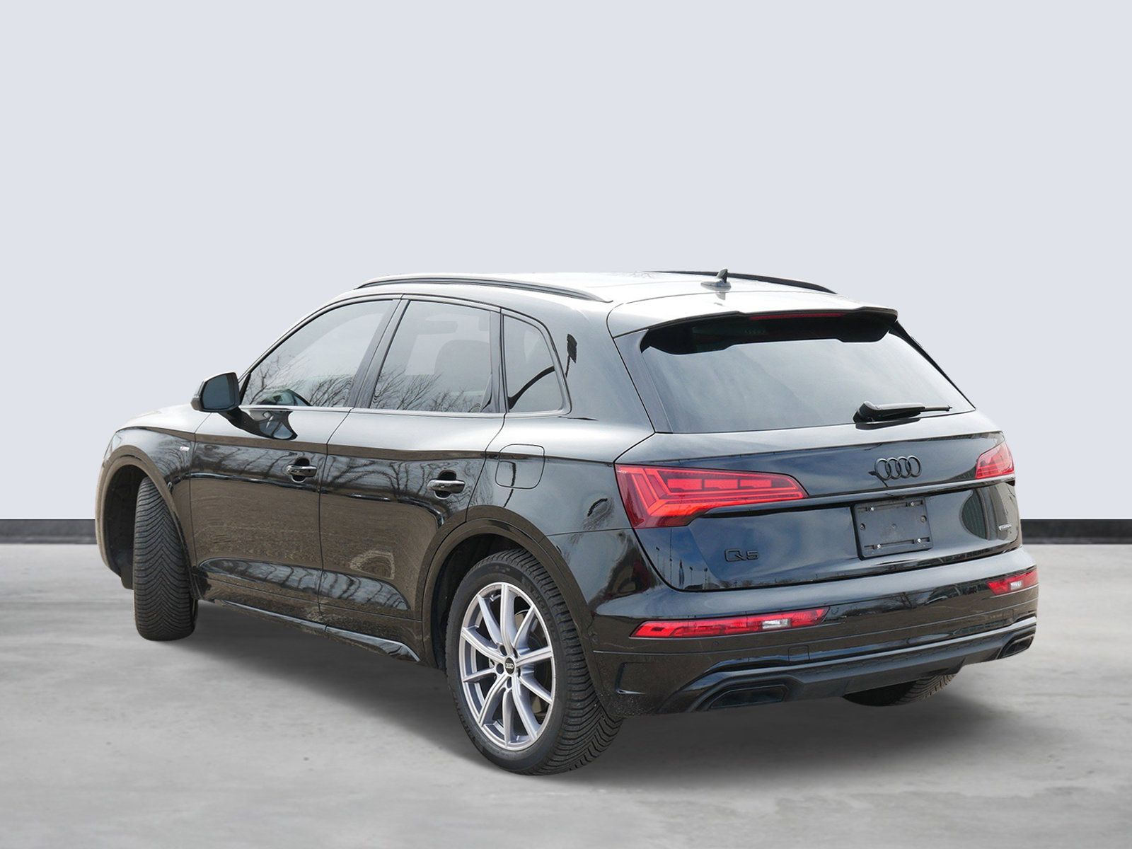 View vehicle photo 3