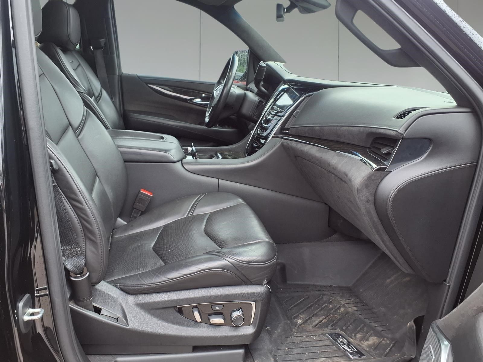 2020 Cadillac Escalade Platinum Edition Black at Autostrade