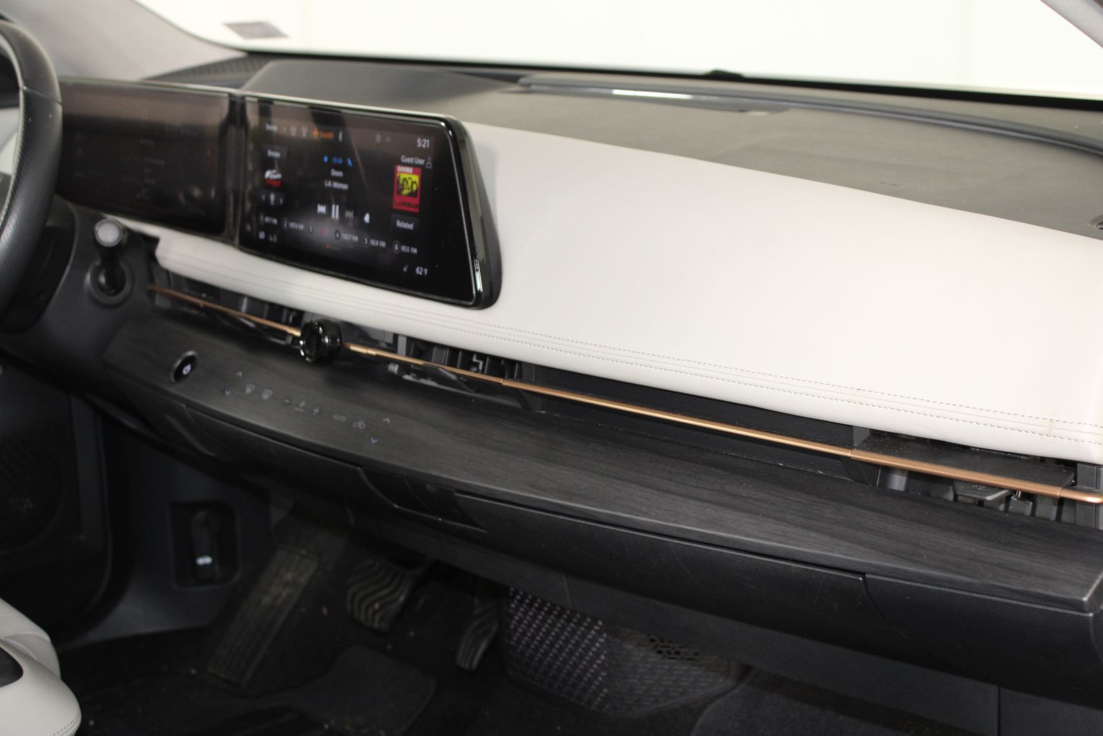 Used 2023 Black Nissan ENGAGE image 18