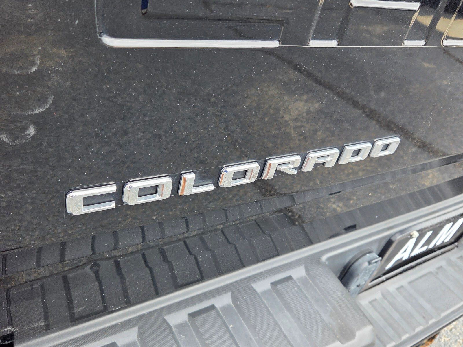 Used 2022 Black Chevrolet Z71 image 11