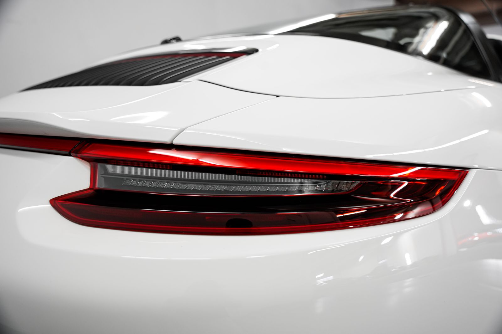 2019 Porsche 911 Targa 4 GTS — photo 38