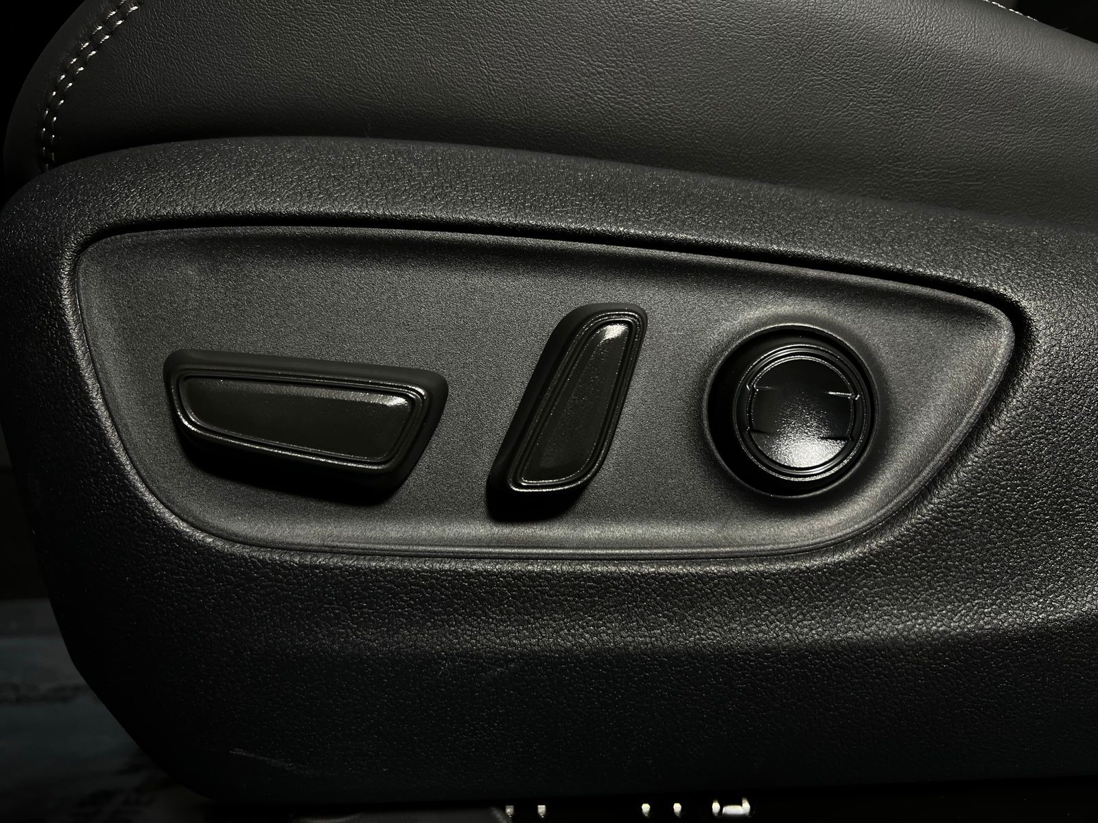 Thumbnail: 2025 Toyota RAV4 - 14