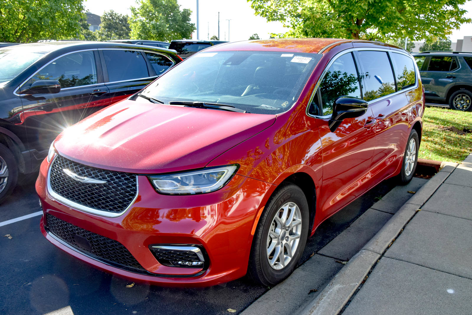 2025 Chrysler Pacifica Select