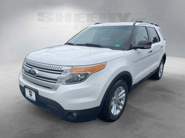 Used 2013 White Platinum Clearcoat Metallic Ford XLT image 9