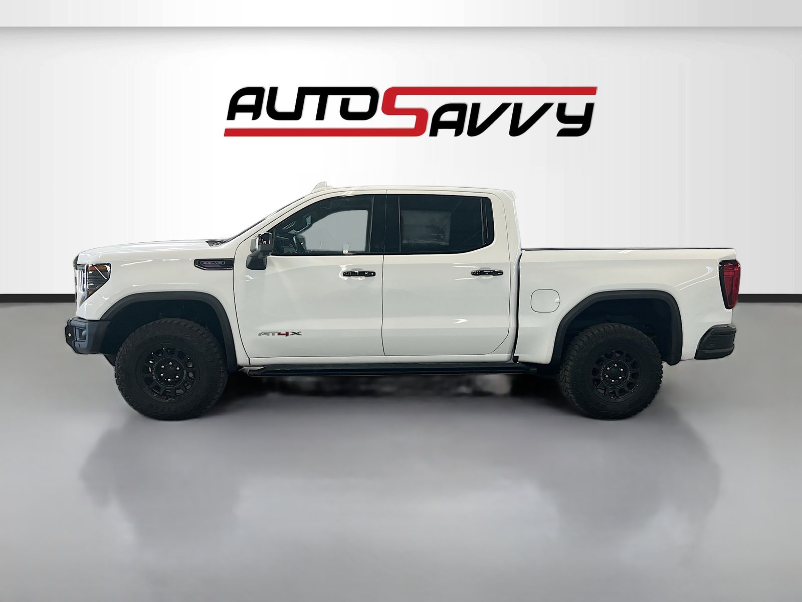 Used 2025 White GMC AT4X image 4