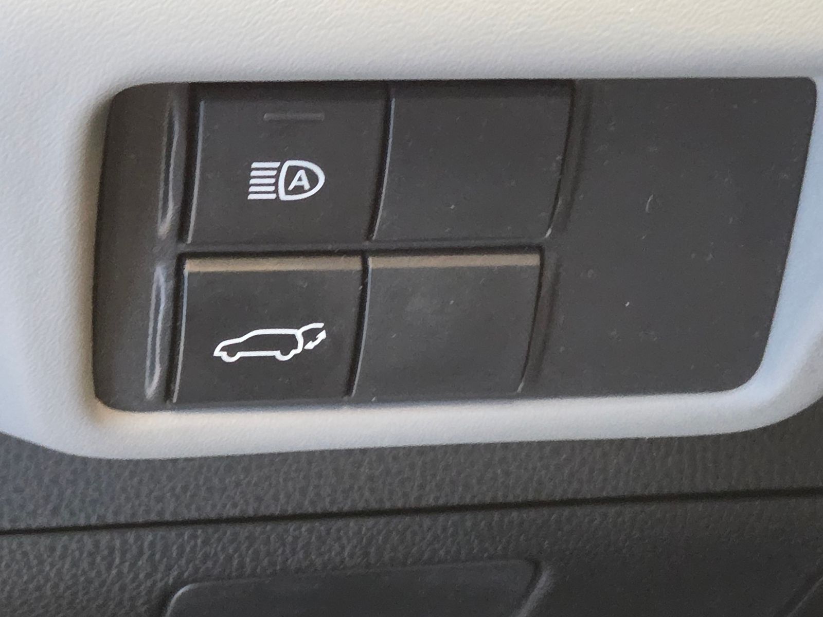 Used 2020 Red Toyota XLE image 33