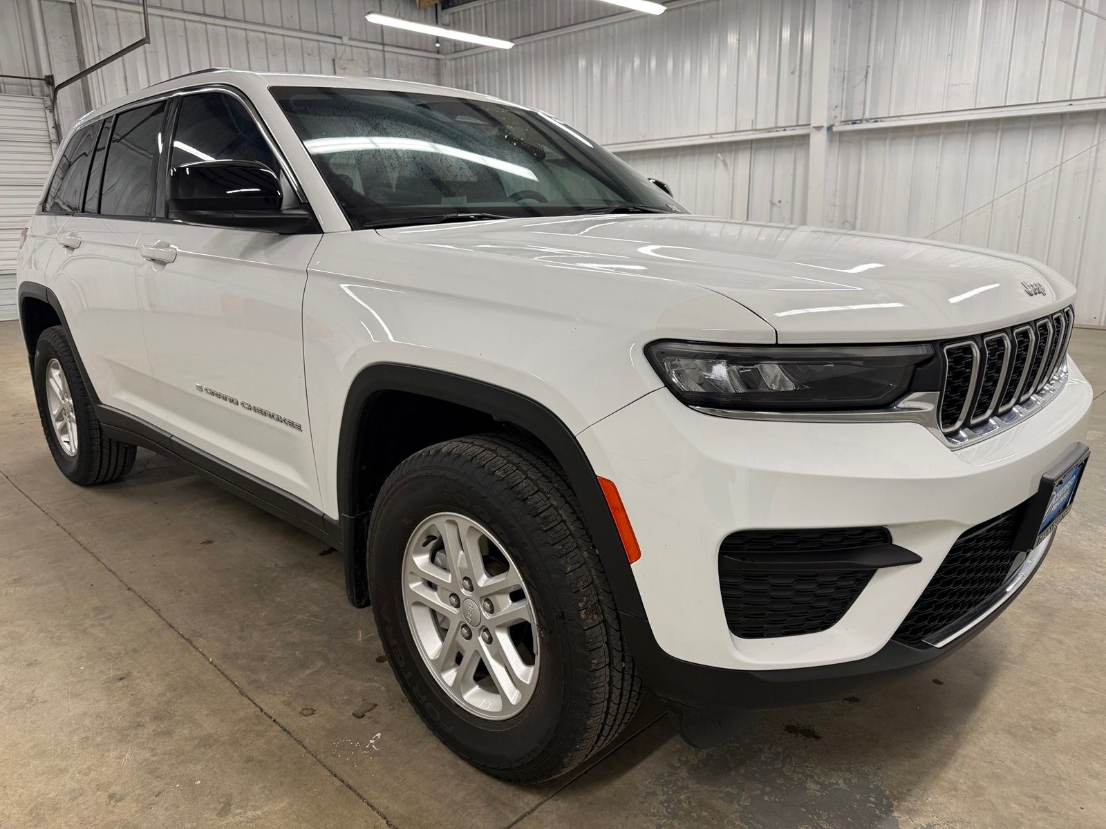 Bright White Clearcoat 2025 Jeep Grand Cherokee SUV / Crossover 4X2 8-Speed Automatic