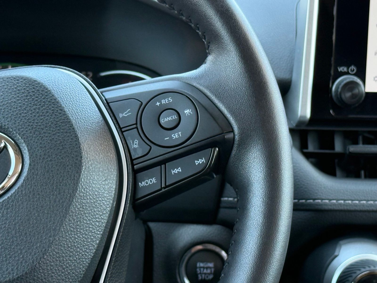 Used 2024 White Toyota XLE image 31